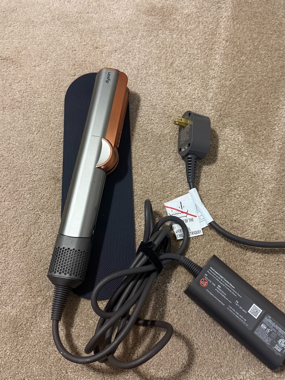 Dyson airstrait - like new- authentic - bought from Sephora